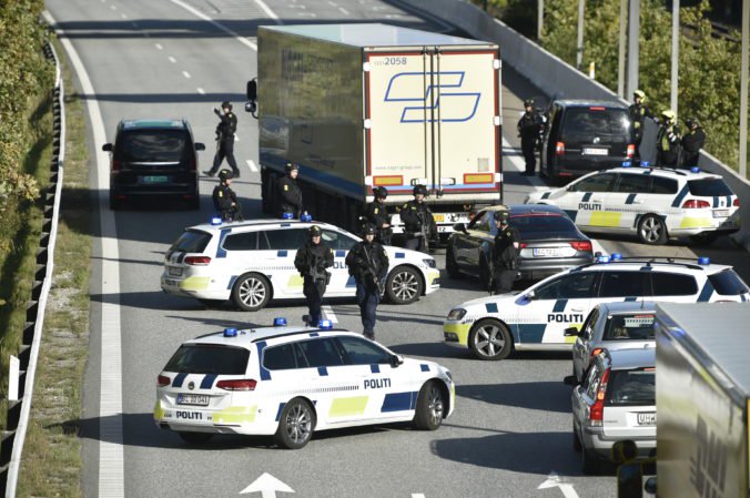 Dánska polícia uzavrela mosty a dopravu na ostrove Sjaelland, dôvodom je pátranie po nebezpečnej osobe