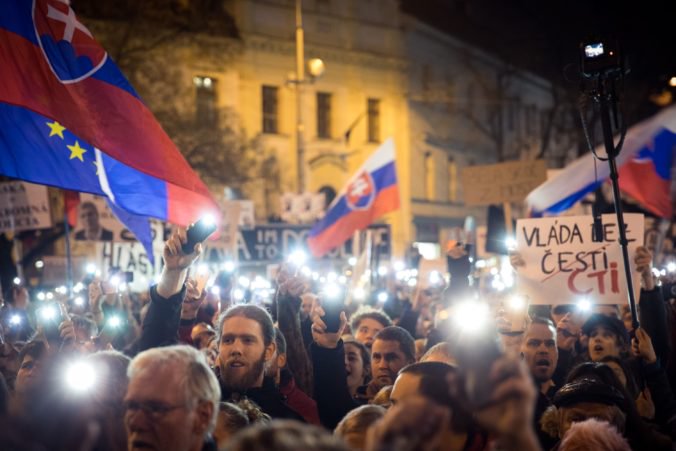 Pochod Za slušné Slovensko: Ľudia majú ukázať že „svetlo vždy porazí tmu“