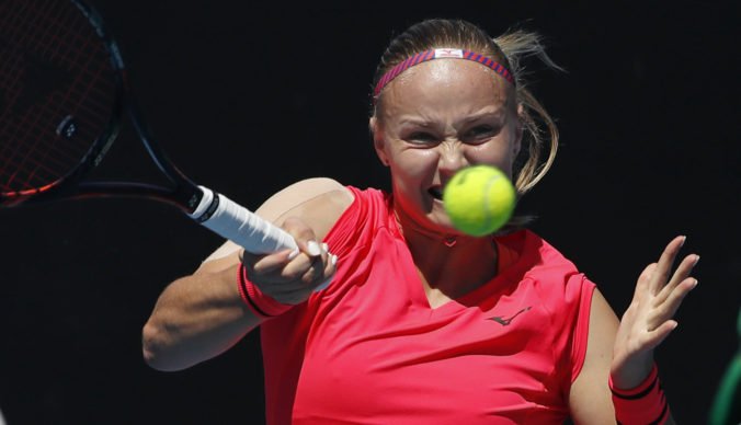 Šramková si nezahrá finále turnaja vo Valencii, o postupe domácej tenistky rozhodol až tretí set