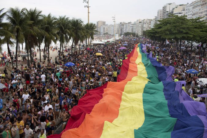 Foto: V Rio de Janeiro sa stretli tisíce ľudí na 23. ročníku Gay Pride Parade