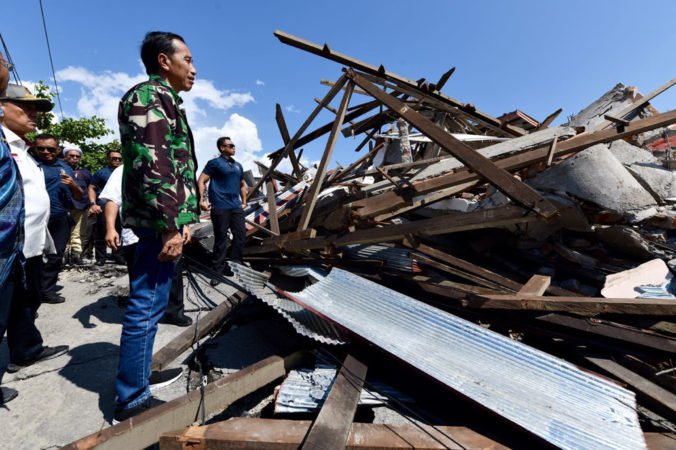Foto: Zemetrasenie a ničivé vlny cunami na Sulawesi zničili letiská, nemocnice aj infraštruktúru