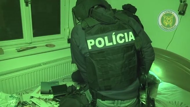 Polícia zverejnila autentické video zo zadržania obvinených z vraždy Kuciaka a jeho snúbenice