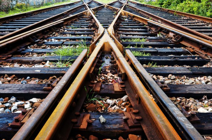 Železnice upozorňujú na výluky vlakov v Bratislave a na východe Slovenska