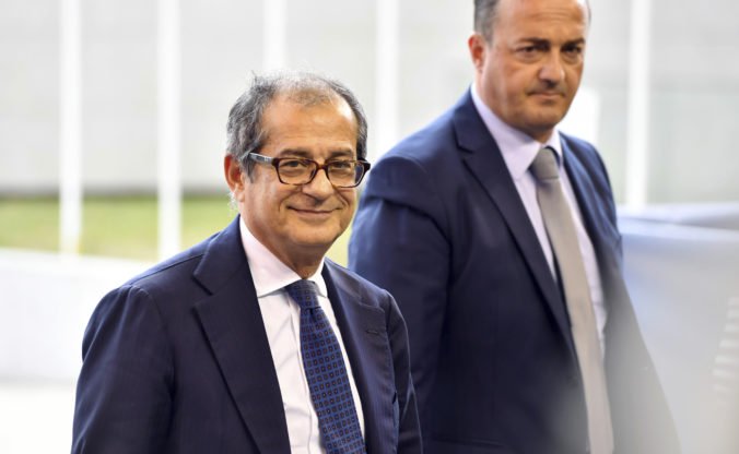 Taliansky minister financií ustúpil a zmenil plány ohľadom výdavkov