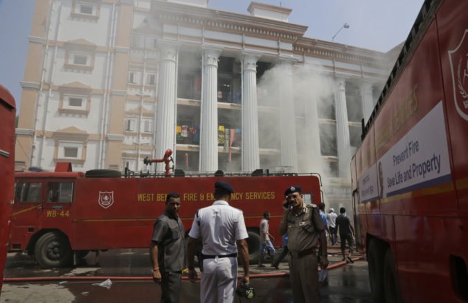 Video: Nemocnicu v Kalkate zachvátil požiar, desiatky pacientov museli evakuovať