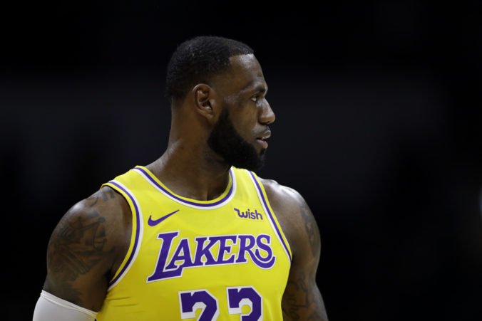LeBron James zaznamenal premiérové víťazstvo za Los Angeles Lakers