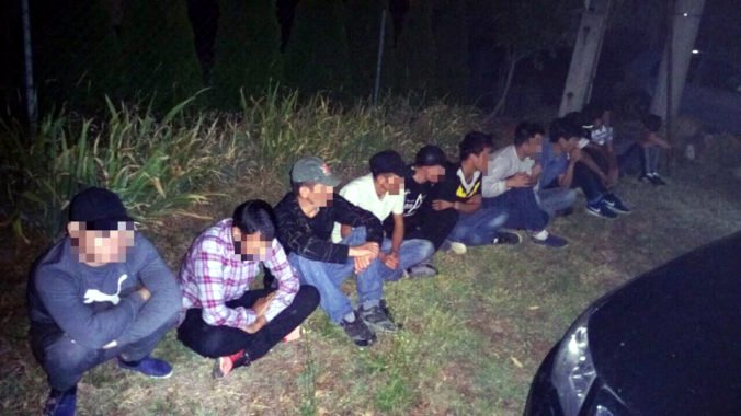 Polícia obvinila dvojicu z nelegálnej migrácie, cieľom bolo prepašovať Vietnamcov na západ Európy