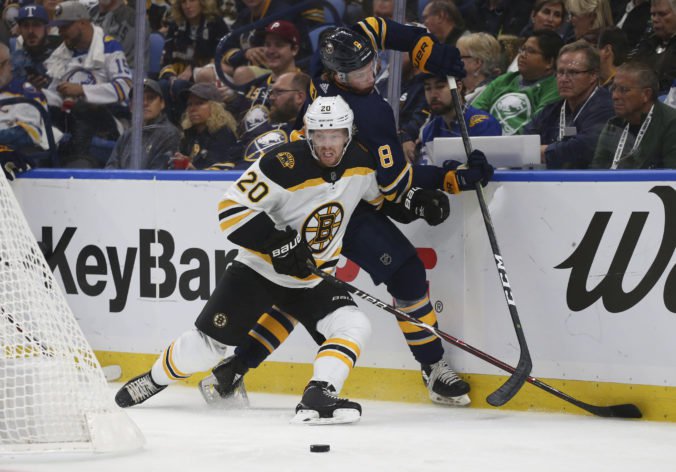 Video: Halák pomohol Bostonu čistým kontom a Chára gólom, Pánikova Arizona v NHL neskórovala