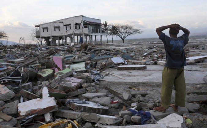 Foto: Po zemetrasení na ostrove Sulawesi je vyše 5-tisíc nezvestných, počet obetí naďalej stúpa