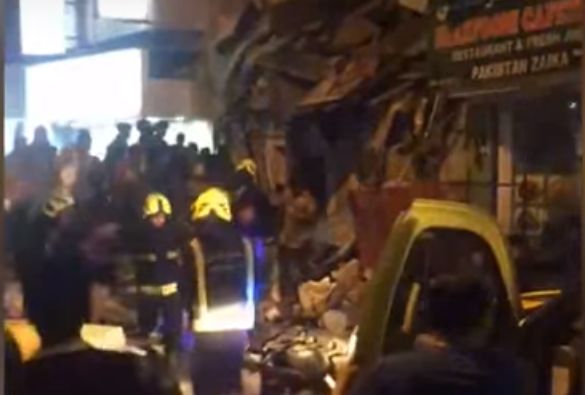 Video: V Bahrajne sa zrútila obytná budova, viacero ľudí utrpelo ťažké zranenia