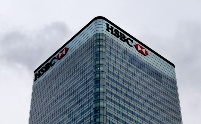 Banka HSBC musí zaplatiť stámilióny dolárov za zavádzanie investorov