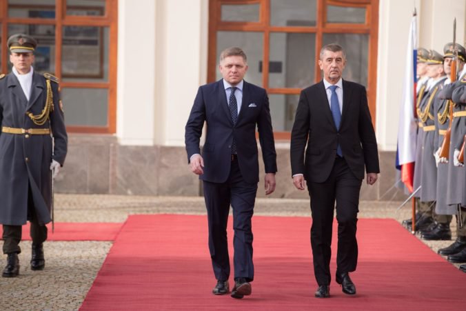Fico sa v Česku stretne s prezidentom Zemanom aj premiérom Babišom a preberie si ocenenie