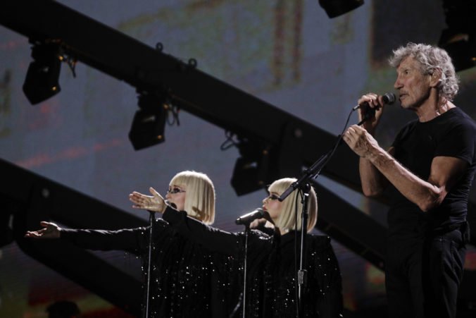 Hudobník Roger Waters na koncerte rozdelil Brazílčanov, Bolsonara označil za neofašistu