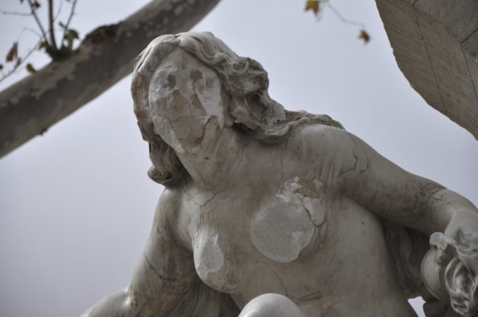Islamský fanatik poškodil sochu s nahým poprsím, dominantu mesta chcel zničiť už druhýkrát