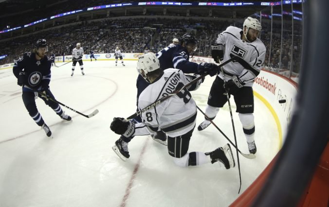 Video: San Jose zničilo Philadelphiu, v Dallase padlo 11 gólov a v NHL aj triumfy Jets a Flames