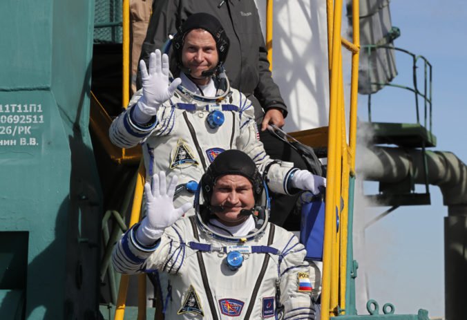 Astronauti mali odletieť na Medzinárodnú vesmírnu stanicu, museli však núdzovo pristáť