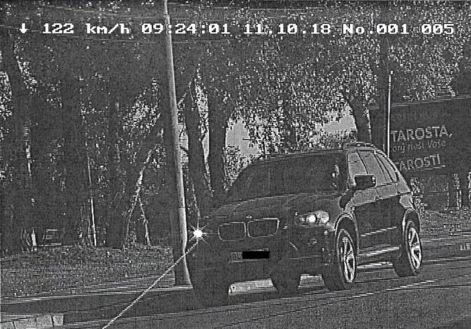 Foto: Patrik na BMW uháňal cez mesto rýchlosťou 122 km/h, zaplatil 600-eurovú pokutu