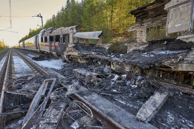 Video: Vlak ICE zachvátil požiar, stovky cestujúcich museli evakuovať