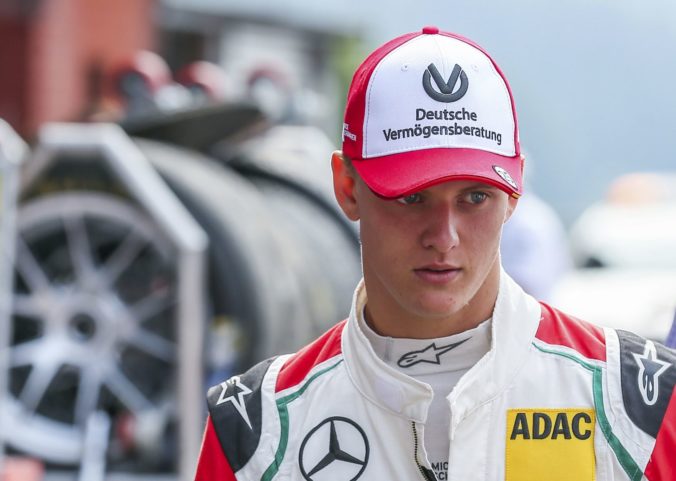 Mick Schumacher kráča v šľapajach otca, získal titul v kategórii európskej Formuly 3