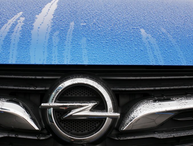 Polícia urobila raziu v automobilke Opel, ktorú vyšetrujú pre podozrenia z manipulácie emisií