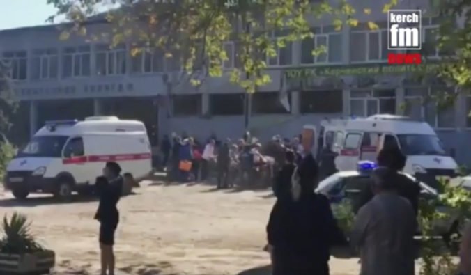 Školou v meste Kerč na Kryme otriasol ničivý výbuch, Kremeľ nevylúčil teroristický útok