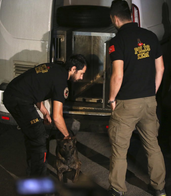 Turecká polícia prehľadala rezidenciu saudskoarabského konzula, dôvodom je zmiznutie novinára