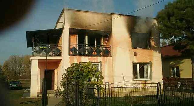 Foto: V Nižnom Žipove horel rodinný dom, dieťa s popáleninami skončilo v nemocnici