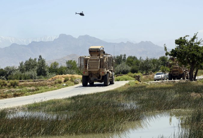 Pri útoku na českú patrolu v Afganistane utrpelo zranenia päť vojakov, nálož vybuchla v aute