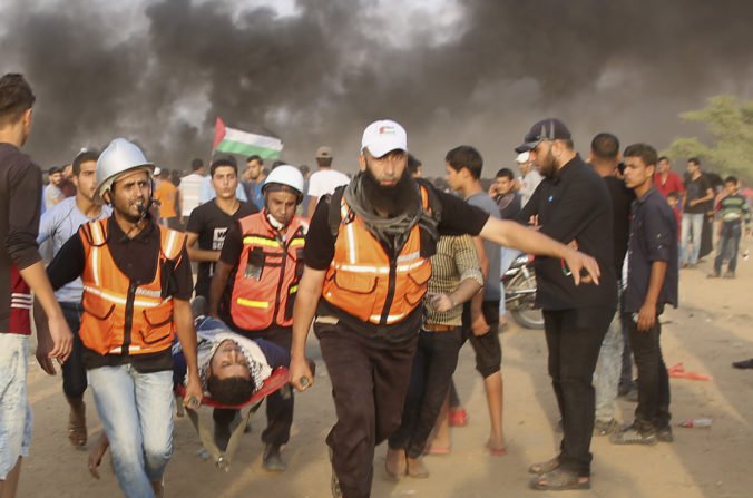 Palestínčania zaútočili na hranici Pásma Gazy, odpoveď Izraela si vyžiadala desiatky zranených