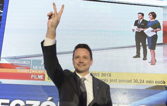Opozičný kandidát Rafal Trzaskowski sa stal starostom Varšavy