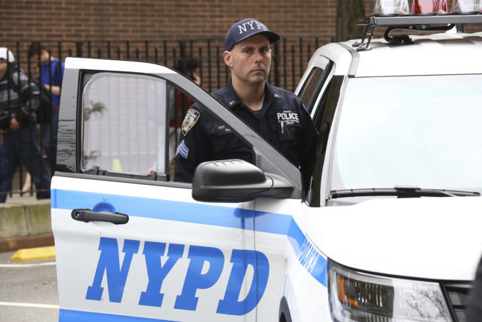 Na uniforme policajta z New Yorku explodovala kamera, k incidentu sa už vyjadril aj výrobca