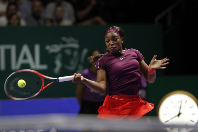 Video: Stephensová na WTA Finals zdolala Osakovú, Kerberová hrá proti Bertensovej