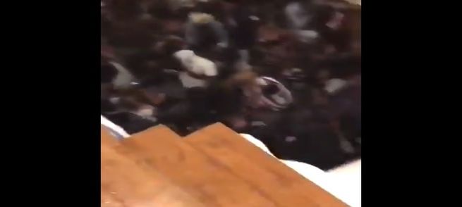 Video: V budove univerzity v Clemsone sa prepadla podlaha, zranili sa desiatky ľudí