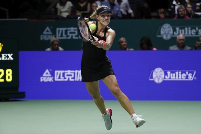 Angelique Kerberová si na WTA Finals udržala nádej na postup, Naomi Osaková prehrala ďalší zápas