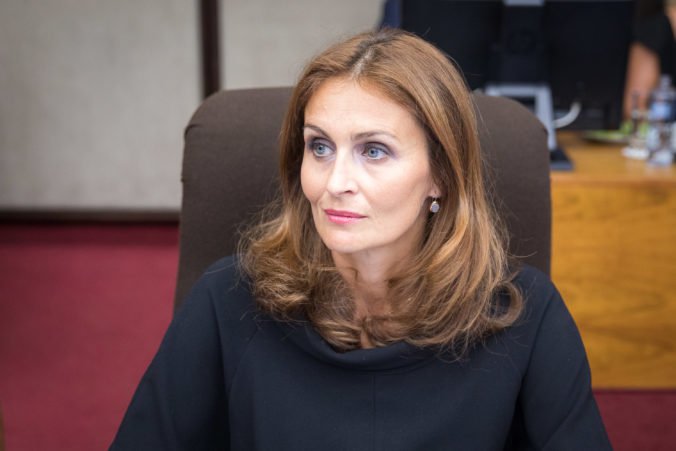 Ministerka Kalavská prináša riešenia v starostlivosti o seniorov, zmeny sa týkajú aj liekov