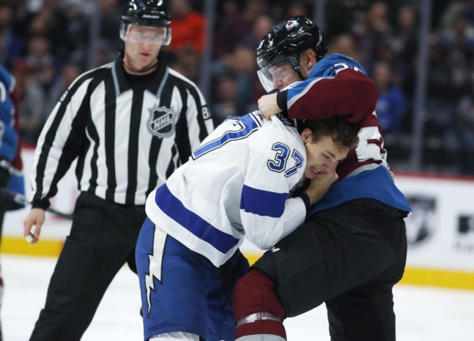Video: Daňo sa v NHL prvýkrát pobil, Marinčin nazbieral dva plusové body pri výhre Toronta