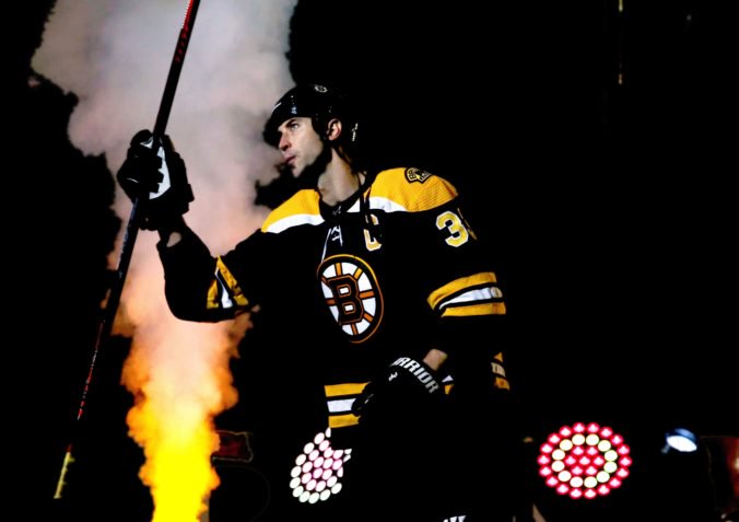 Video: Chára v NHL napodobnil Lidströma a Hortona, tréner Bostonu vychválil Haláka