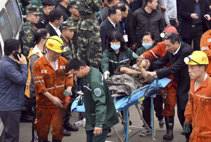 Počet obetí banského nešťastia v Číne stúpol, záchranári sa snažia dostať k zvyšným baníkom