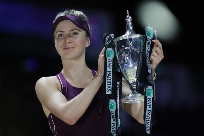 Svitolinová získala cennú trofej vo finále WTA Finals, šestka „pavúka“ zdolala Stephensovú