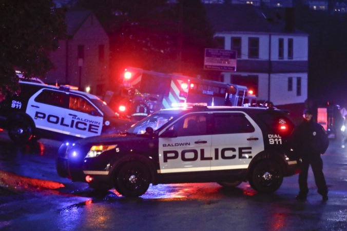 Útočníka zo synagógy v Pittsburghu obvinili z vraždy, môže mu hroziť až doživotie