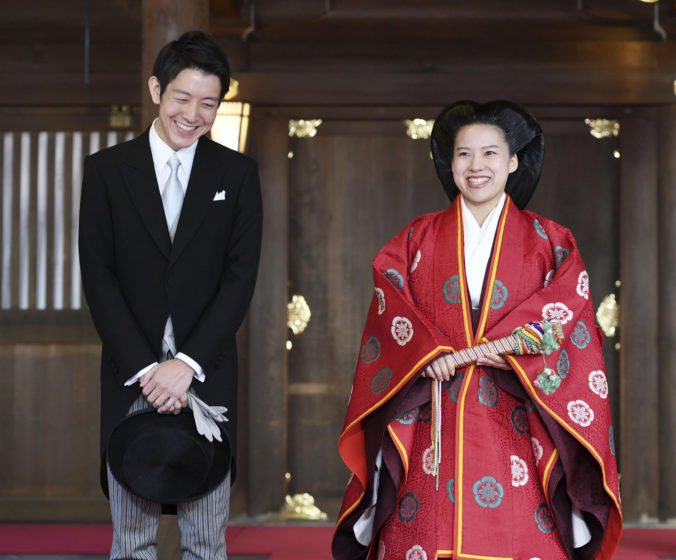 Japonská princezná sa vydala za neurodzeného muža, musí preto opustiť kráľovskú rodinu