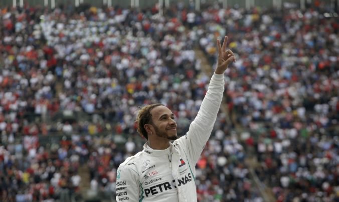 Lewis Hamilton dosiahol olymp F1, toto je jeho éra, píšu médiá o piatom titule majstra sveta