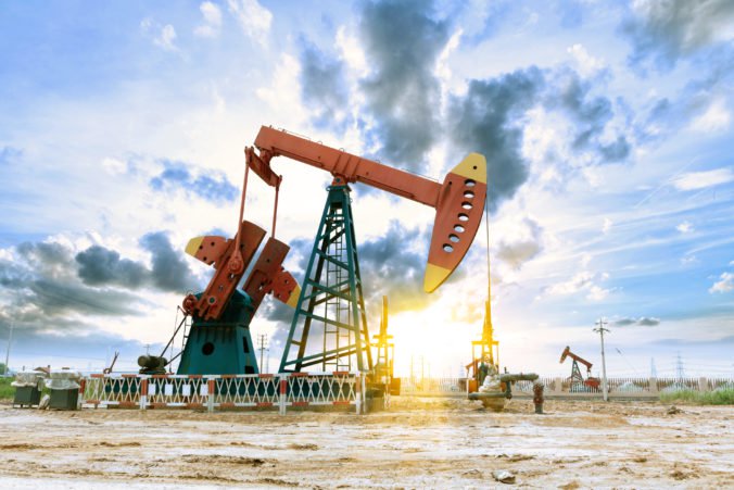 Severomorská ropa Brent zlacnela o 1,8 percenta, znížila sa aj cena ľahkej americkej ropy