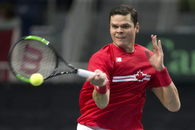 Raonic si na turnaji v Paríži poranil lakeť, proti Federerovi nenastúpil