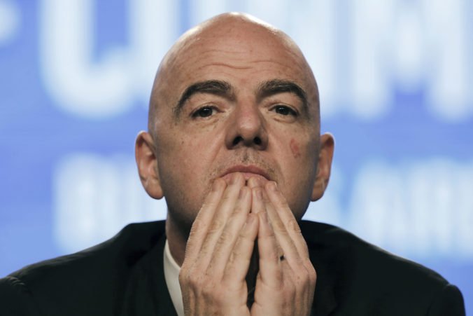 Prezident FIFA údajne kryl Manchester City a a Paríž St. Germain pri porušovaní pravidiel