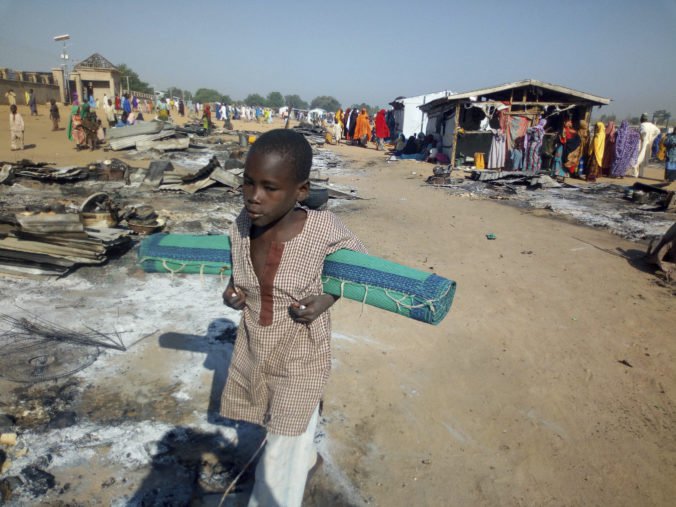 V Nigérii militanti zaútočili na utečenecký tábor, zomrelo 13 ľudí