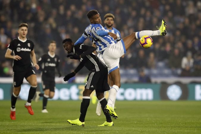 Video: Huddersfield v Premier League konečne zvíťazil, v 11. kole mu pomohol vlastný gól