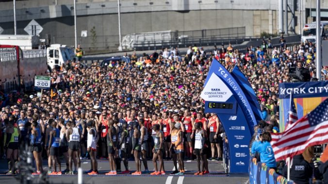 Na 48. ročníku maratónu v New Yorku bežal rekordný počet ľudí, súťaž ovládli Etiópčan a Keňanka