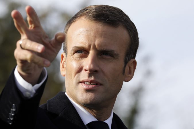 Prezident Macron mal byť terčom útoku, šesť ľudí obvinili z terorizmu