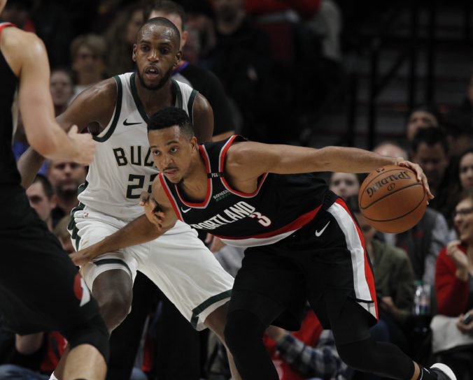 Video: McCollum sa v zápase NBA blysol 40 bodmi, ale suverénne Milwaukee na západe narazilo